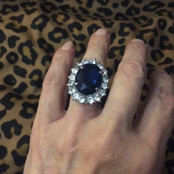 Costume ring NWT - Picture 2 of 2